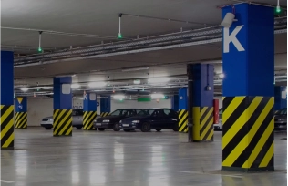 Estacionamento amplo