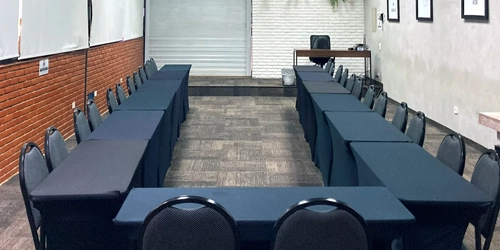 Auditório Hellinger — capacidade 100 pessoas, com equipamento audiovisual
